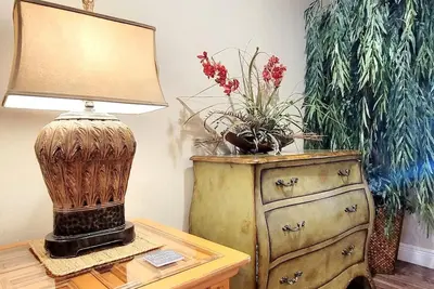 Image de Grand Island Blvd ~ Total Reno ~ Cuisine personnalisée ~ Granit ~ WiFi