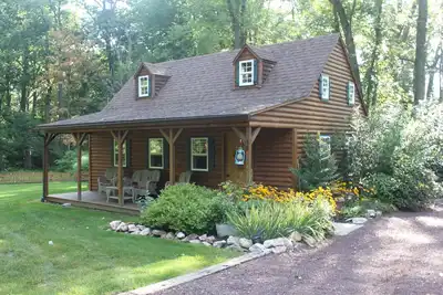 Image de Cottage romantique, avec bain à remous extérieur, également un cadre magnifique pour un mariage!