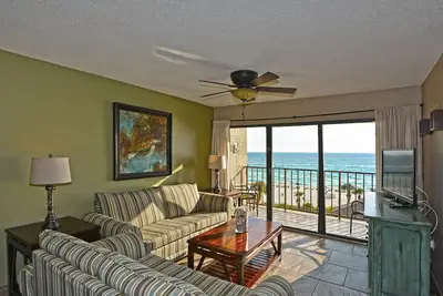 Image de Il ne reste que quelques semaines pour 2019! Reserve maintenant! Service de plage Gratuit inclus!