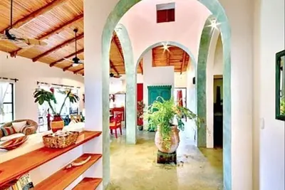 Maison colorée Tucana, près de la plage, piscine, ping-pong, grandes chambres