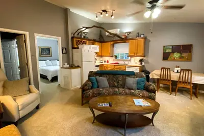 Image de The Susannah - 1 Bd / 1ba Appartement meublé - Près du lac et des pistes cyclables, Mercer