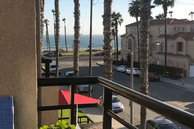 Image de Sur Pch avec Oceanview Huntington Beach Condo - 6 blocs au centre-ville