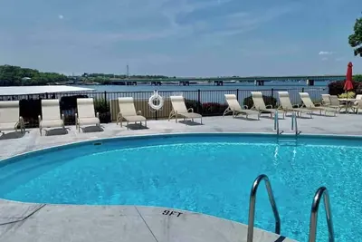 Image de Condo 3 chambres au bord du lac complètement mis à jour pour la saison 2019!