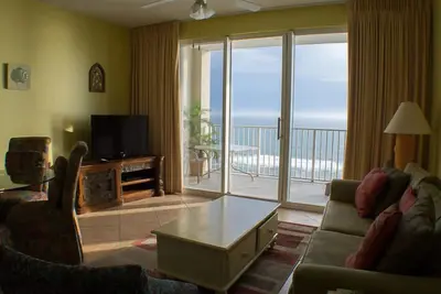 Image de Couchers de soleil à couper le souffle de votre balcon privé!