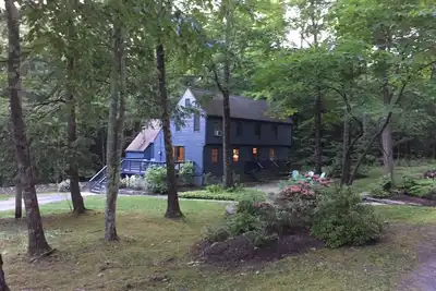 Image de Bienvenue au Camp Yorkshire, une maison idyllique Catskill Saltbox sur 30 hectares privés.