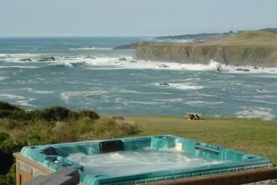 Image de Falaise panoramique au bord de l'eau en haut de l'eau blanche: promontoires \/ criques \/ vues sur l'océan