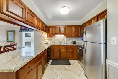Image de Oceanfront 3 Chambres \/ 3 Bains Condo TRÈS Propre Disponible 31 AOÛT 7