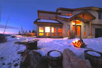 Image de De superbes vues proche de toutes County ski de montagne. Luxe. Bain à remous extérieur confidentialité