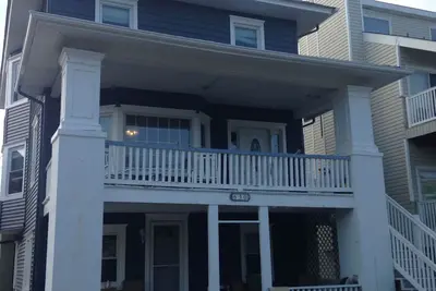Image de Famille Beach House pour 12 personnes confortablement, à 2 pâtés de maisons de la plage