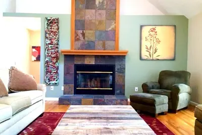 Image de 6-Bd 5-Ba Lodge. 1. 5 Mi en ville, 4400 pieds carrés, vues Mtn, 12-18 personnes, animaux Ok!