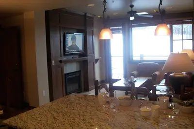 Image de 2/29 - 3/7/20 Ski-in Ski-Out Condo sur Peak 7, pour 8 personnes, 675 $ / nuit!
