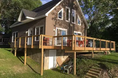 Image de Waterfront Lake House (nouvellement construit en 2017)