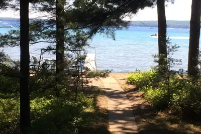 Image de Higgins Lake: Tarifs Reduits: Lac Front: Plage Prive 4bd \/ 2ba Grand Prix