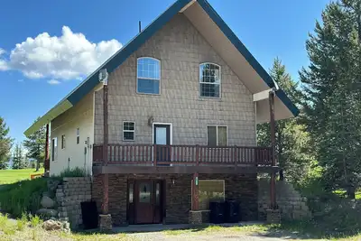 Image de Bearly Bee-Haven Lodge peut accueillir 16 personnes! 22 miles à Ynp. Tarifs d'hiver réduits! ! !