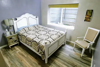 Image de Spacieux appartement privé 2bd au rez-de-chaussée