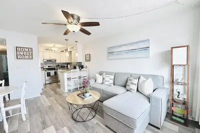 Image de Parfait Ocean & Bay Condo w / sièges sur le toit et piscine pour la famille!