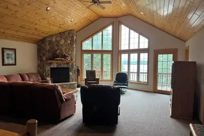 Image de Extravagant Lake Front View Cottage (le rabais pour la basse saison sera de 2000 $ / sem)