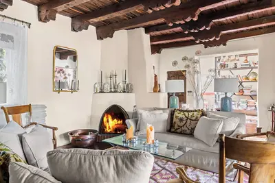 Image de Spanish Pueblo Style Elegance in the Heart of Santa Fe