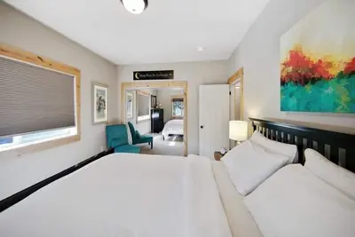 Image de Arrowhead Lodge Suite 5 - Entre l'entrée ouest du parc de Yellowstone et le mile