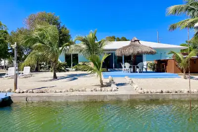Image de Deep Water Canal Front Home Pratique pour l'océan et le golfe!