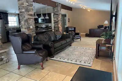 Image de 5 Luxe Chambre Lake Home W \/ 600 \"de Pure Façade de sable, 2. 5Acre Lot