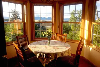 Image de Hot Tub Suite Ocean View Homer Alaska Café \/ Librairie \/ Plage