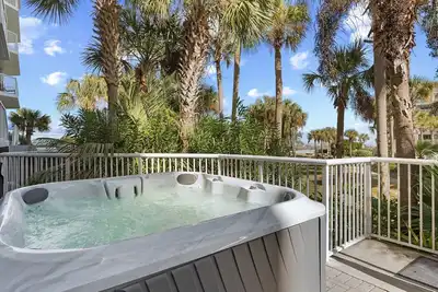 Image de Destin West Heron L-06 ~ Nouveau Remodel 2018 ~ Hot Tub & Grill privé ~ Unité Lanai