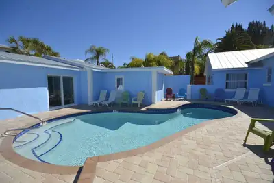 Image de Tout Neuf! King Villa de luxe n ° 1 piscine à pied de la plage 8 août