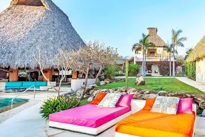 Image de Domaine mexicain exotique de luxe | 7 chambres à coucher | Grande piscine | Palapa | Plage isolée