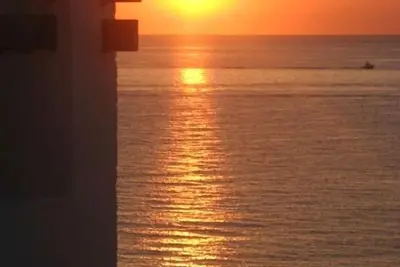 Image de Condo sur la plage avec une vue exceptionnelle!