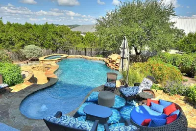 Image de Belle vue sur le lac ~ belle piscine!