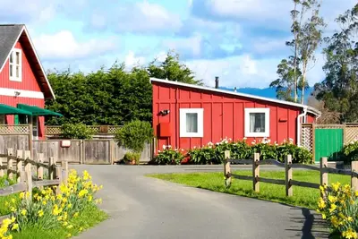 Image de Red Barn Cottage, un monde loin de l'historique Ferndale victorien