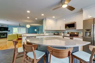 Image de Étapes vers l'avenue Rehoboth et la piscine communautaire Grand 4br Townhome pour 10 personnes