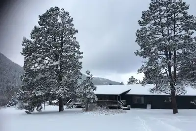 Image de Le domaine skiable de Wolf Creek est toujours ouvert avec 100 centimètres de neige. Meilleur depuis des années!