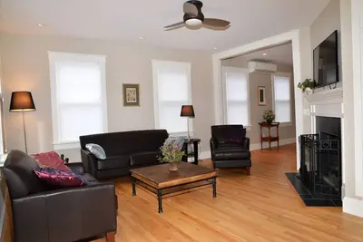 Image de La maison a subi une rénovation majeure - Tout nouveau! À courte distance de la ville!