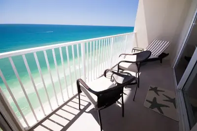 Image de 21e étage, vue magnifique sur la plage, 4 chaises de plage réservées / 2 parasols