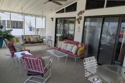 Image de Cozy Beach Cottage! Wifi et voiturette de golf fournis!