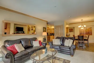 Image de Promotions De La Saison Automne Et Ski - Ski In Ski Out / 1/2 pâté de maisons de Main Street