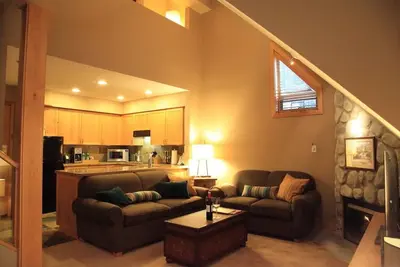 Image de «Restez détendu» dans notre ski in / ski out familial, condo loft