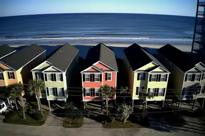 Image de Garden City Ocean Front Beach House - Idéal pour les familles