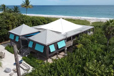 Image de Vue Imprenable Sur La Plage Et La Mer - Shangri-La - Privé OceanFront Resort