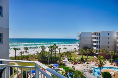 Image de Waterscape A506 ~ Designer remodelé en 2017 ~ 60in 4k Tv ~ Service de plage ~ Voir!