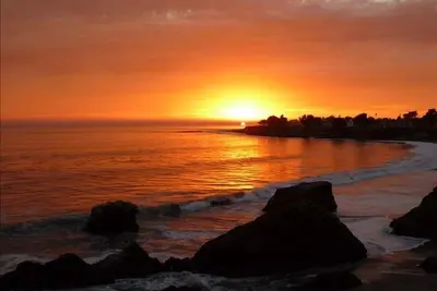 Image de Oceanfront Santa Cruz Beach House - Animaux acceptés