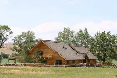 Image de Une maison en bois spectaculaire avec des vues impressionnantes