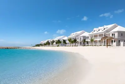 Image de Front de mer | Sable blanc | Eau turquoise | bassin