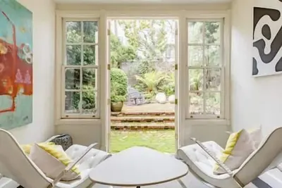 Image de Chambre et salle de bains privée du jardin victorien Pacific Heights