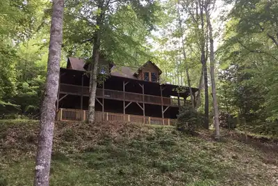 Image de \"Fireman's Dream\" Cabine 5 Bdr \/ 3 Bains Belle maison en bois rond! Jacuzzi