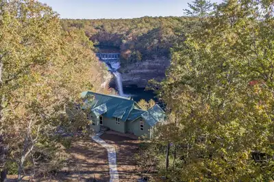 Image de Surplombant le canyon Ă Desoto Falls sur Lookout Mountain Ă Mentone, Alabama