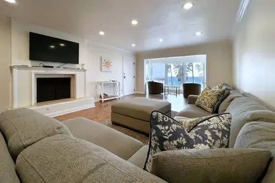 Image de Ocean Front, Bright et Cheery Condo sur La Jolla Cove