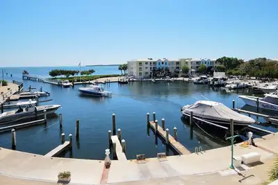 Image de Vue imprenable sur le port et l'océan! Chambre pour toute la famille! 131 Mariners Club